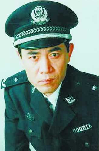 公安局长李西东