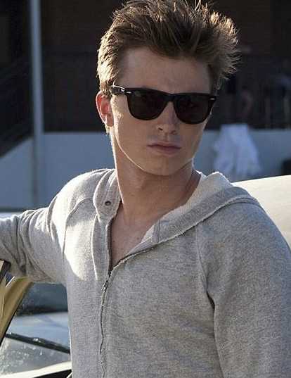 浑身是劲伦·麦科马克