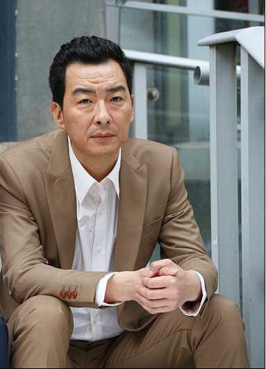 爸爸是条龙王大龙的扮演者是郝平