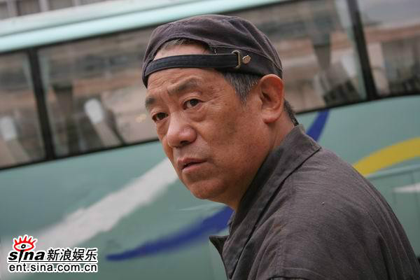 心火老梅的扮演者是高明