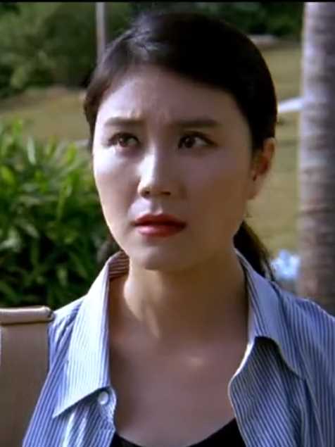 一家两制李小佳的扮演者是严晓频