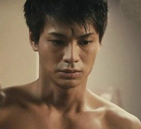 婚前试爱泽的扮演者是罗仲谦