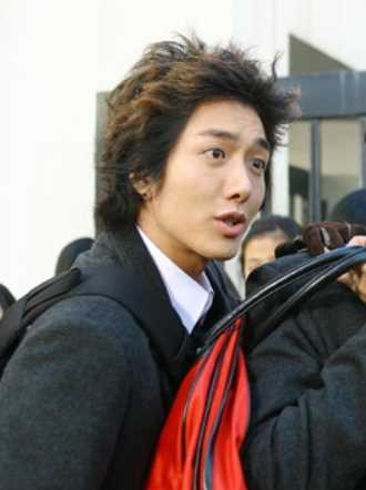 那小子真帅金哲凝