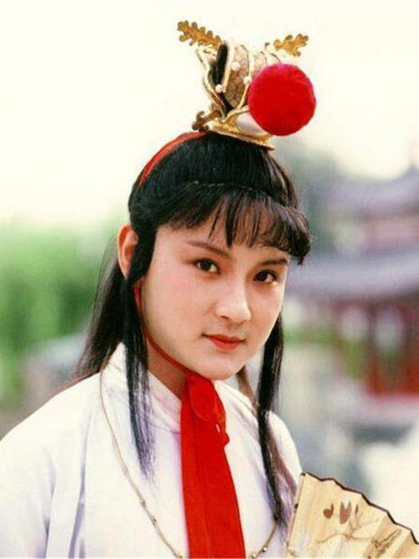 红楼梦贾宝玉的扮演者是欧阳奋强