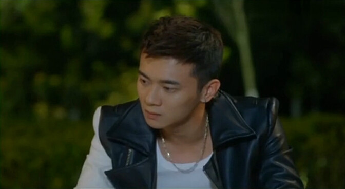 美丽的笨女人荣昊