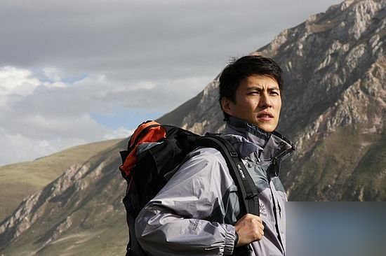 玉树花开刘凯强的扮演者是靳东