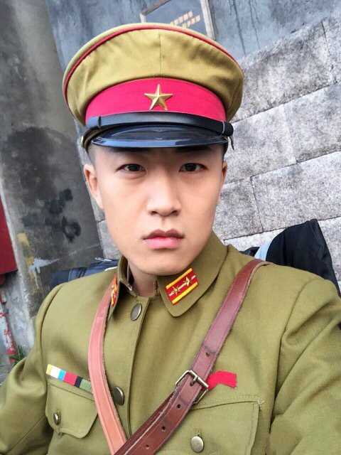 蜂鸟殷如豹的扮演者是薛宇槟