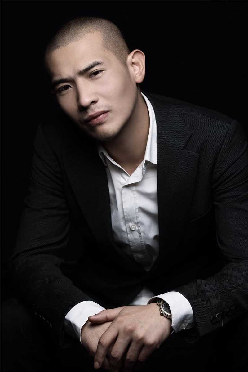 你的传奇之危机四伏魏启明的扮演者是张殿伦