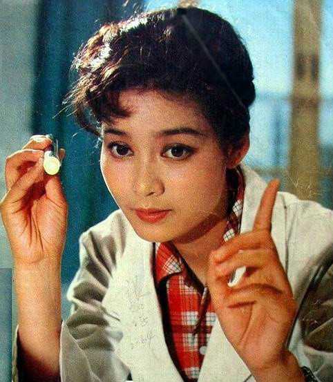 人到中年陆文婷的扮演者是潘虹