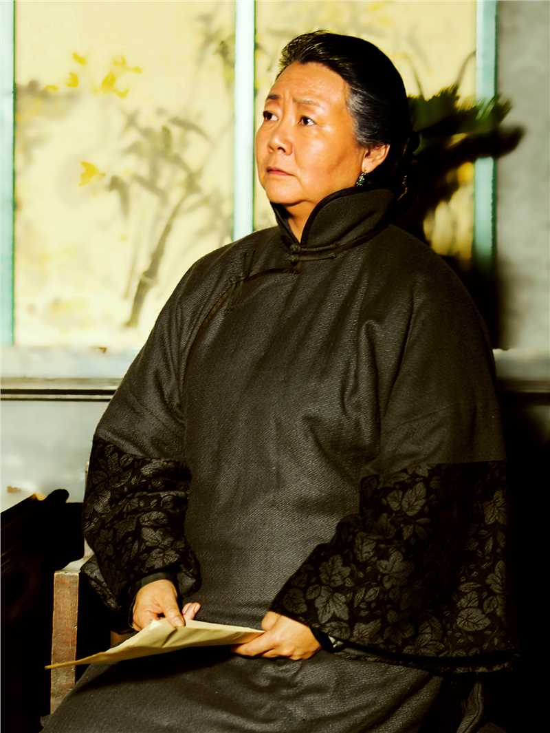 大运河黄老太太的扮演者是萨日娜