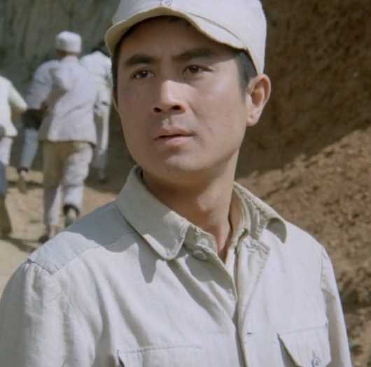 童年的朋友班长的扮演者是郭凯敏