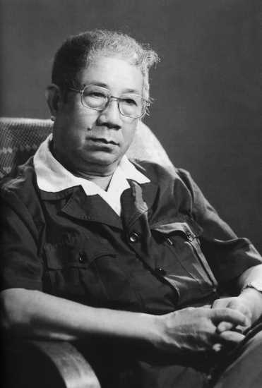 汤晓丹（1910—2012）