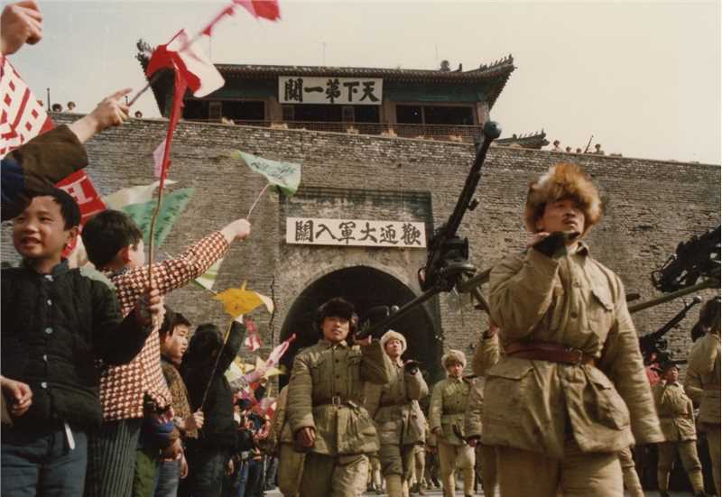 摄影师杨振吉在《大决战之》片场拍摄的剧照。