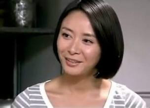 红色康乃馨阿萁