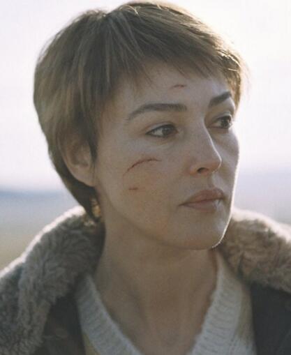 灵石会议劳拉·西普瑞恩的扮演者是莫妮卡·贝鲁奇