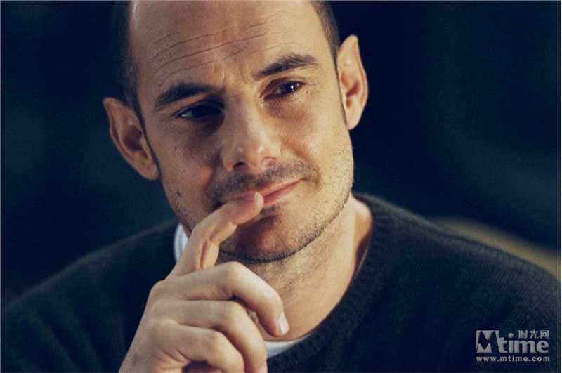 爱我多深弗朗索瓦的扮演者是贝尔纳·康潘