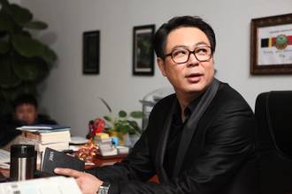 星际精灵蓝多多高赞校长的扮演者是高亚麟