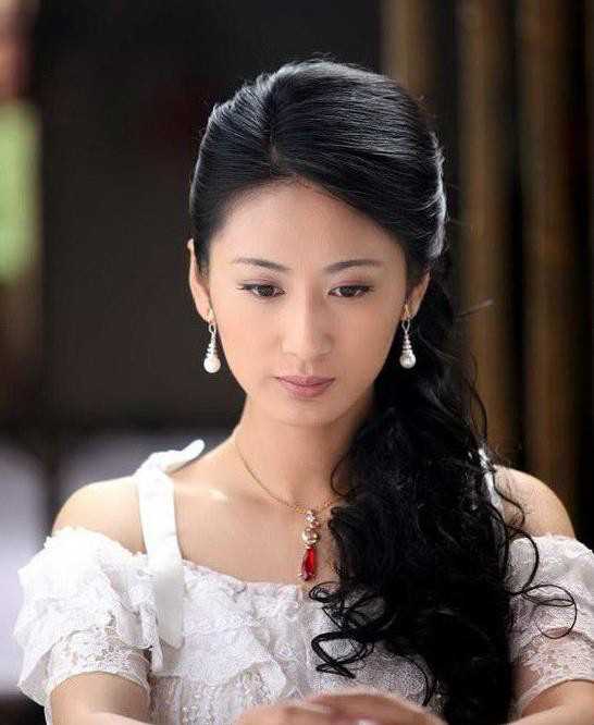 流泪的新娘元珍珠的扮演者是郭珍霓