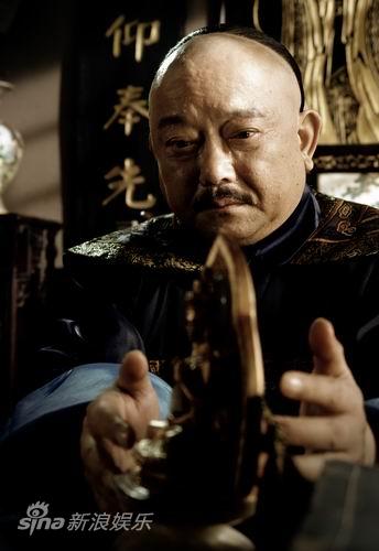 锣鼓巷辛文远的扮演者是王刚