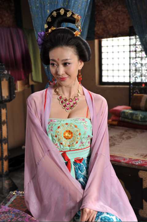 神风刀十三娘的扮演者是周知