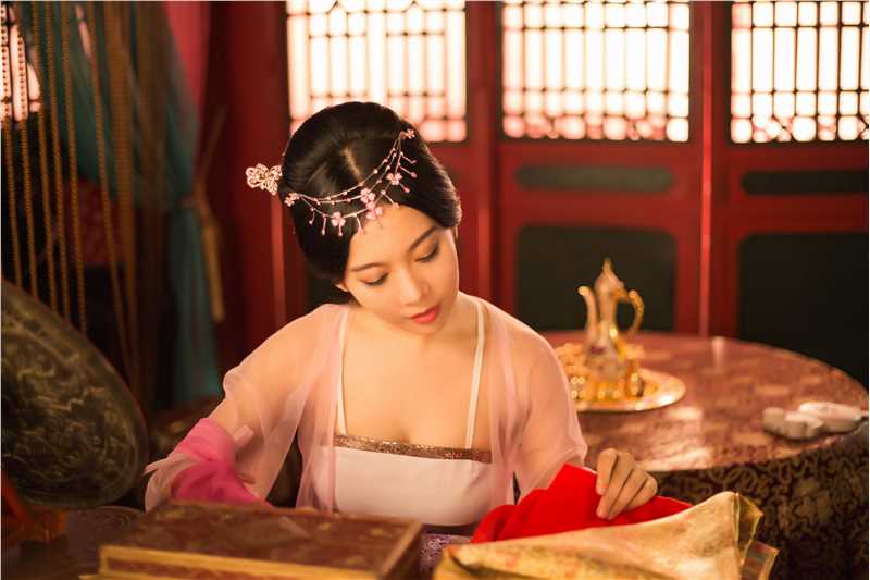 大明贱客林花的扮演者是胡悦