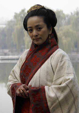 汉太尉杨震王圣的扮演者是李勤勤