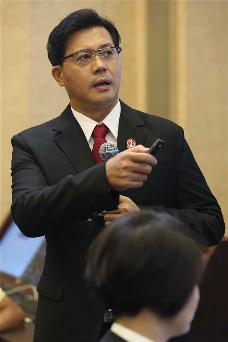 邹碧华邹碧华的扮演者是佟瑞欣