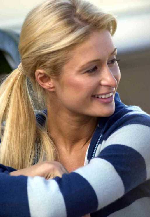 美人和丑姑克里斯塔贝尔·阿伯特的扮演者是帕丽斯·希尔顿