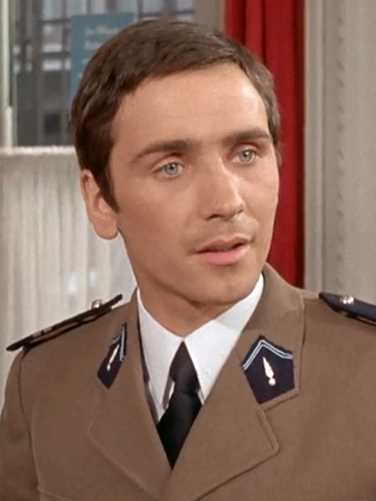 资产阶级的审慎魅力休伯特·德罗卡欣中尉