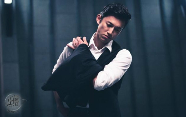 出境事务所赵圣伟的扮演者是吴慷仁