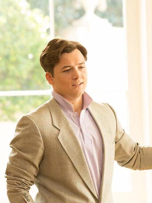 亿万少年俱乐部Dean Karny的扮演者是塔伦·埃哲顿