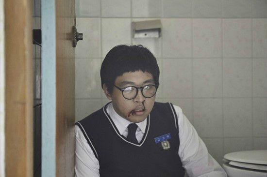 夜间飞行高基泽