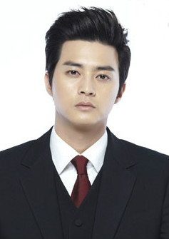 结婚的女神姜泰旭的扮演者是金智勋