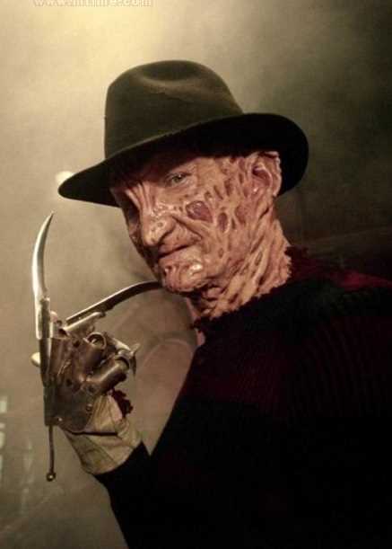 弗莱迪大战杰森弗莱迪·克鲁格的扮演者是罗伯特·英格兰德