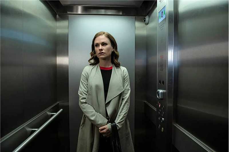 公关第一季罗宾的扮演者是安娜·帕奎因