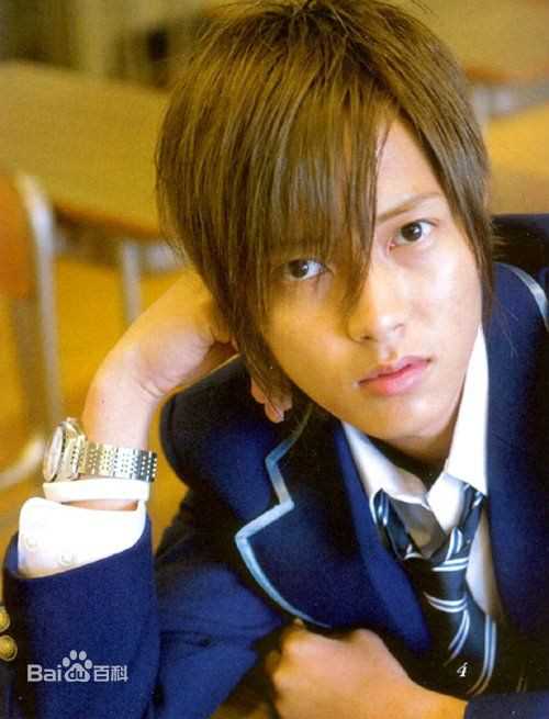 野猪大改造草野彰的扮演者是山下智久