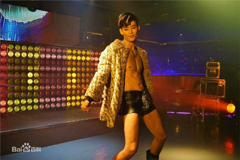 鸭王何巨锋的扮演者是何浩文