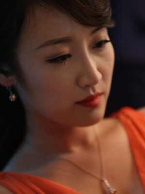 墙上的女人斯斯的扮演者是张斯斯