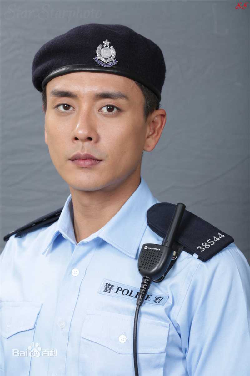 警犬巴打黎溢湫