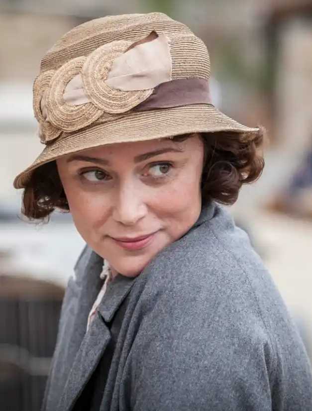 德雷尔一家第一季路易莎·德雷尔（Louisa Durrell）