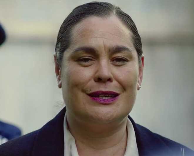 追捕野蛮人保拉·霍尔