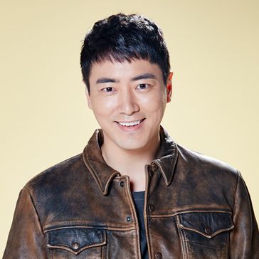 赤膊的消防员姜哲秀