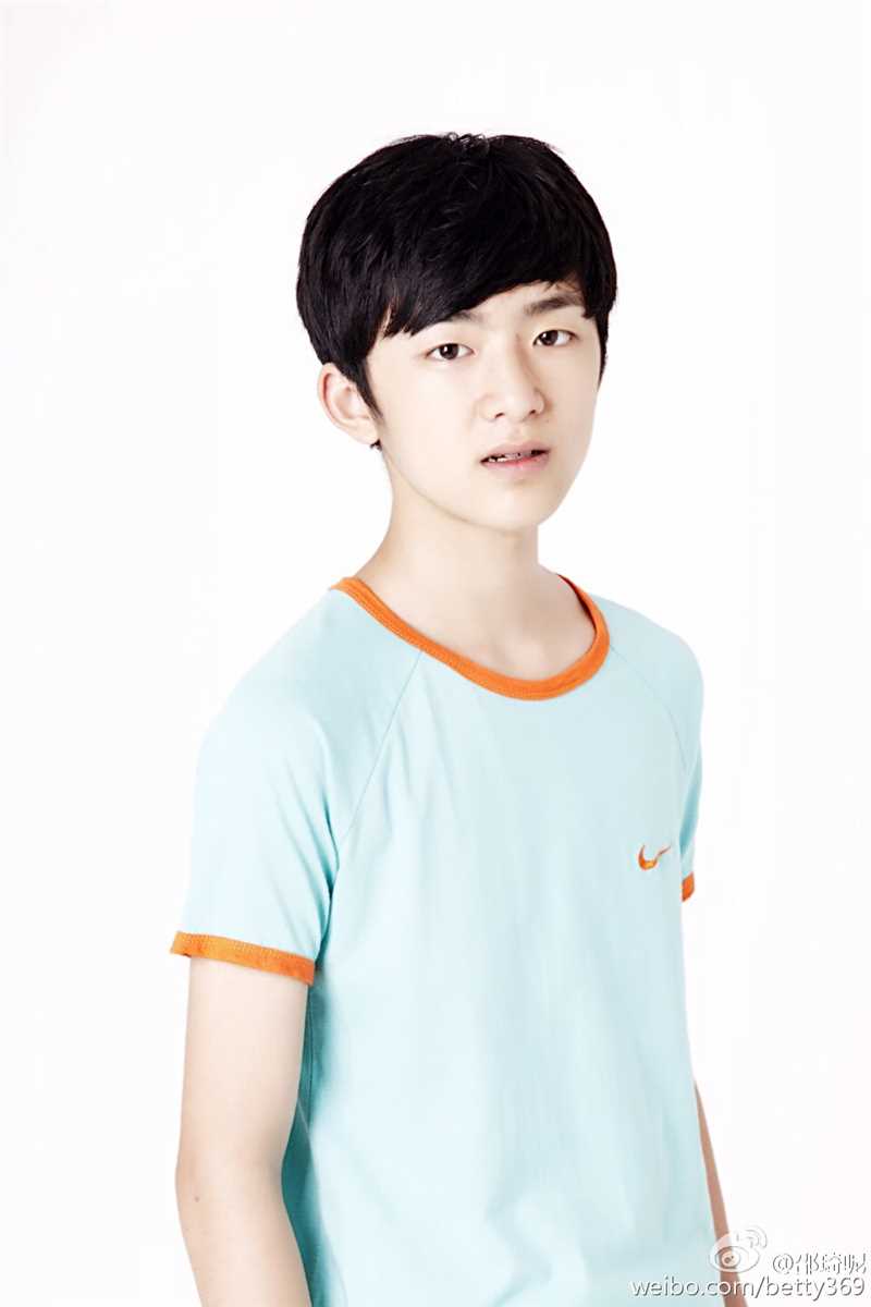 爱人的谎言易奕（少年）