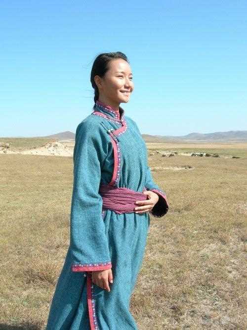 草原春来早其其格