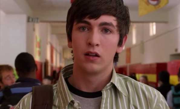 对面的恶女看过来卡梅隆·詹姆斯