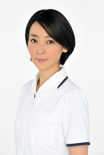 云之阶梯铃木明子的扮演者是稻森泉