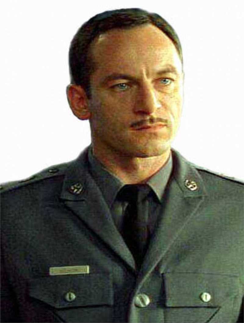 兵人梅库姆上校的扮演者是詹森·艾萨克