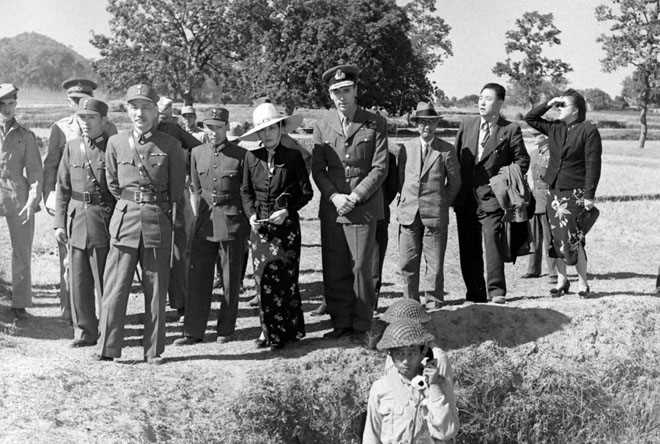 1943年，蒋介石夫妇至印度视察中国远征军