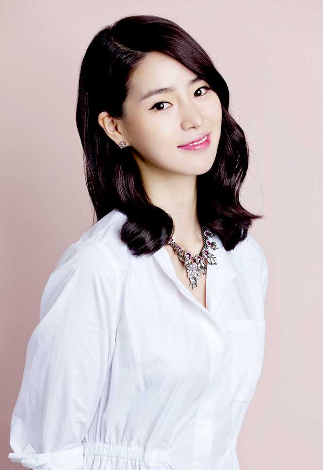 上流社会李智怡的扮演者是林智妍