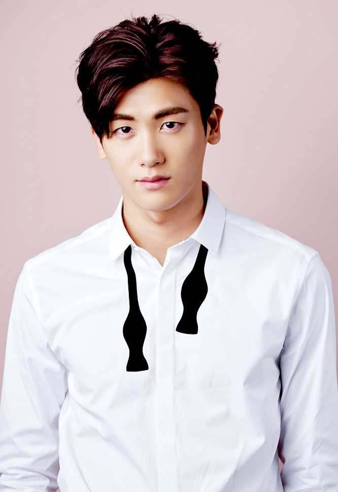 上流社会柳昌秀的扮演者是朴炯植